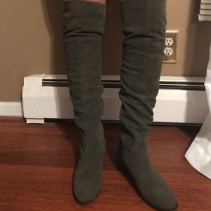Steve Madden punctual olive boots